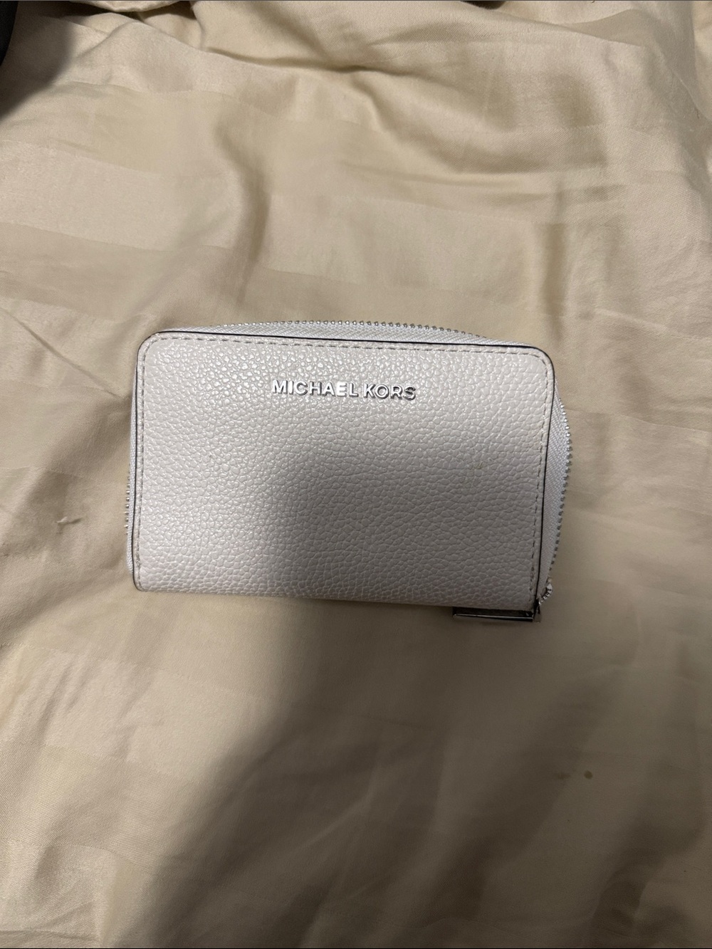 Michael Kors White Pebbled Zip-Around Card Wallet